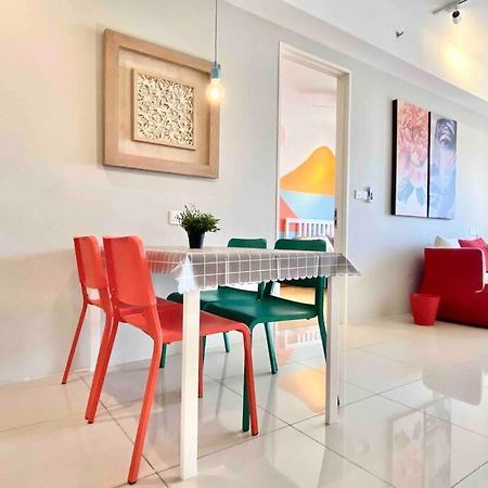 Tropicana 218 Macalister #Wondercolor #Infinity Pool #Georgetown #5Pax #2Br 2Bath #1King 1Queen 1Single #Quality Well Maintained #Private Host מראה חיצוני תמונה