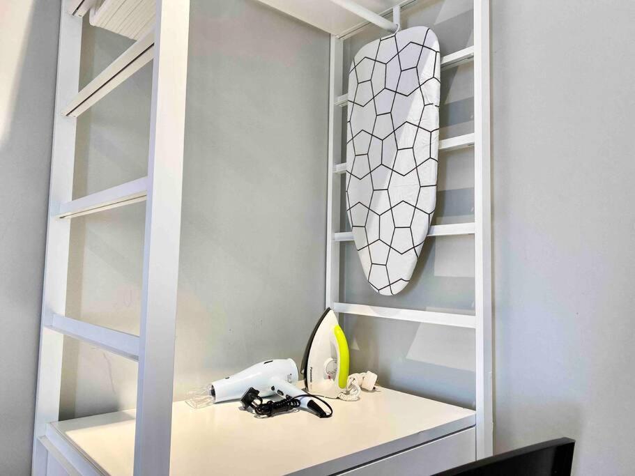 Tropicana 218 Macalister #Wondercolor #Infinity Pool #Georgetown #5Pax #2Br 2Bath #1King 1Queen 1Single #Quality Well Maintained #Private Host מראה חיצוני תמונה