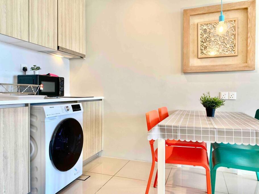 Tropicana 218 Macalister #Wondercolor #Infinity Pool #Georgetown #5Pax #2Br 2Bath #1King 1Queen 1Single #Quality Well Maintained #Private Host מראה חיצוני תמונה