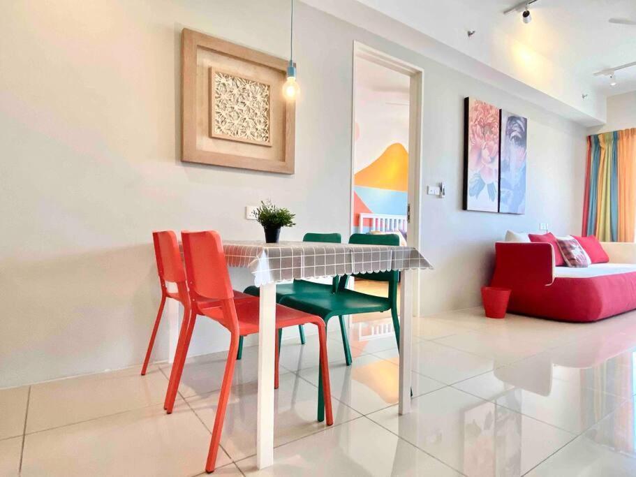 Tropicana 218 Macalister #Wondercolor #Infinity Pool #Georgetown #5Pax #2Br 2Bath #1King 1Queen 1Single #Quality Well Maintained #Private Host מראה חיצוני תמונה